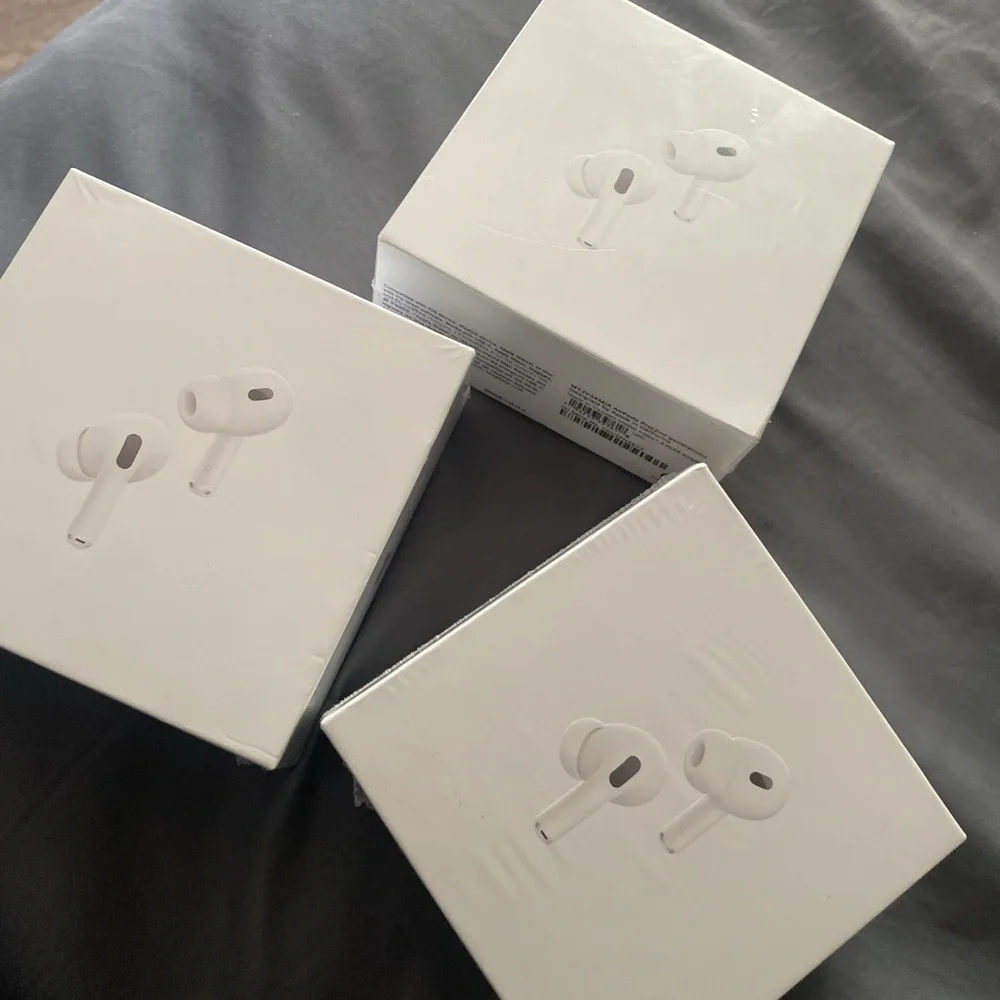 Apple AirPods Pro 2(nd) generation with Charging Case - White